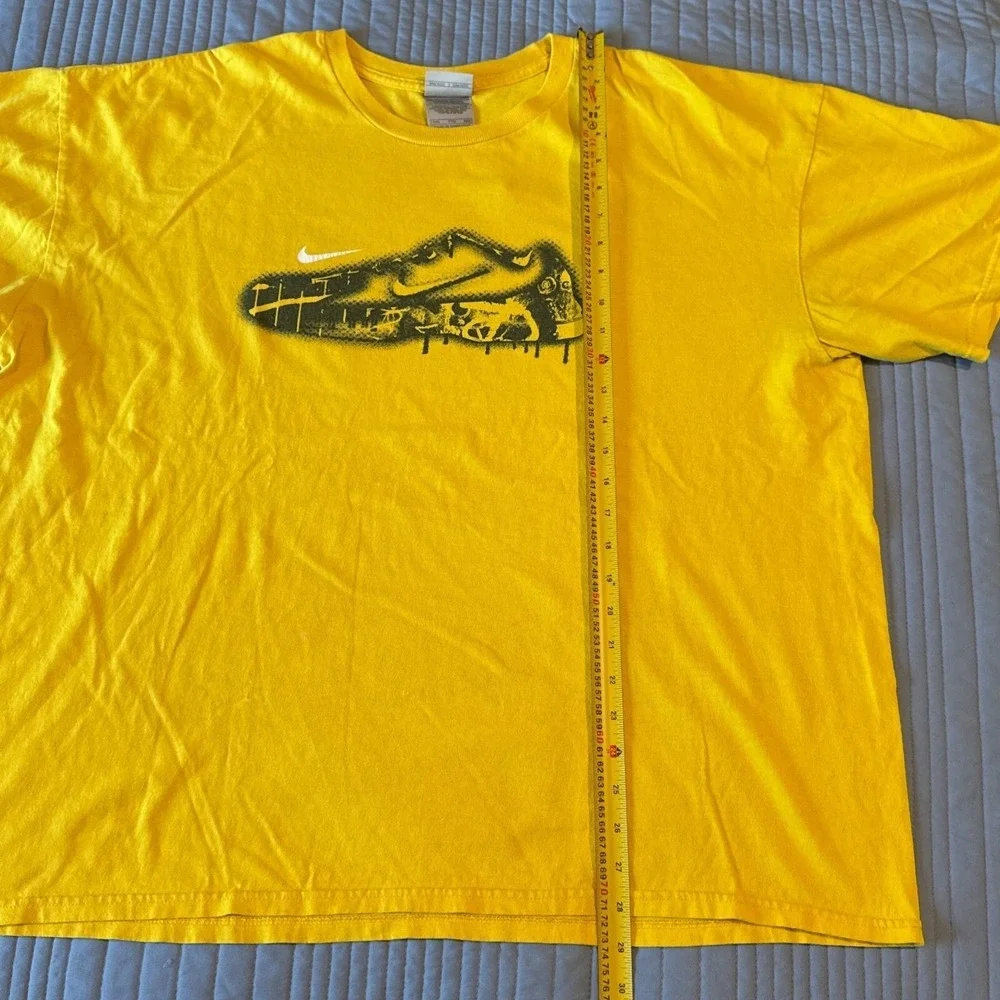 Vintage Y2K Nike Lebron Tee Shirt Adult‎ Size 2XL XXL Yellow Sneaker Logo Boxy